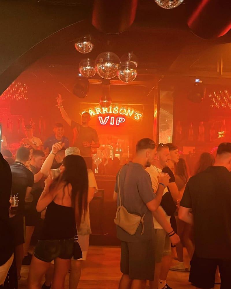 Garrison Club, Laganas